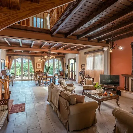 Averto Luxury Mansion Villa