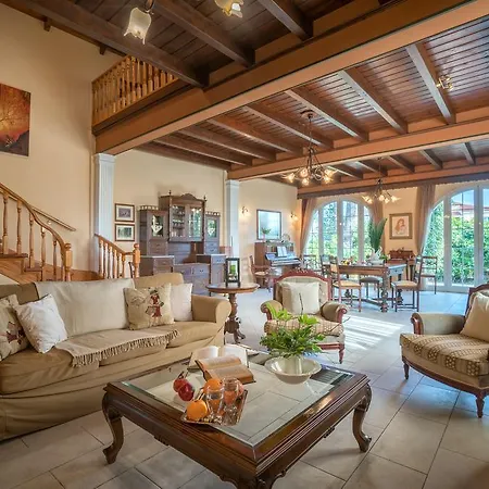 Averto Luxury Mansion Villa *